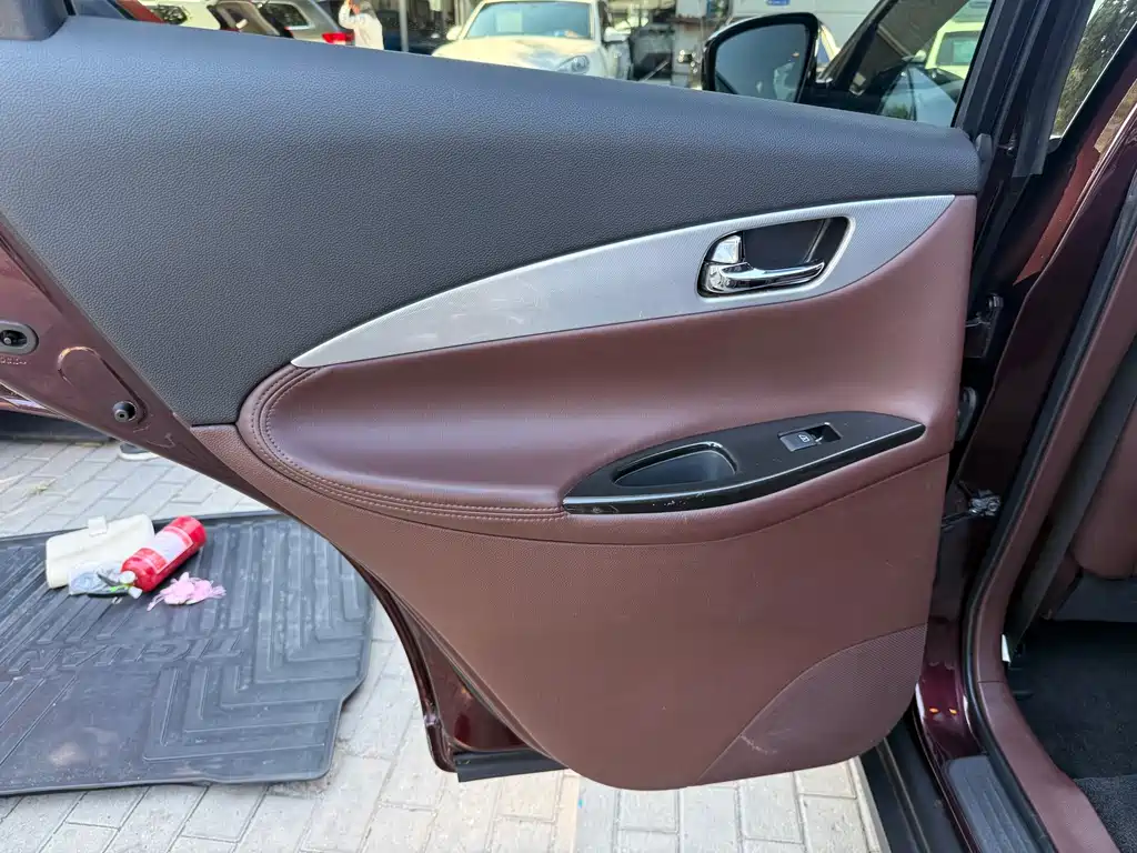 Infiniti EX — миниатюра 9