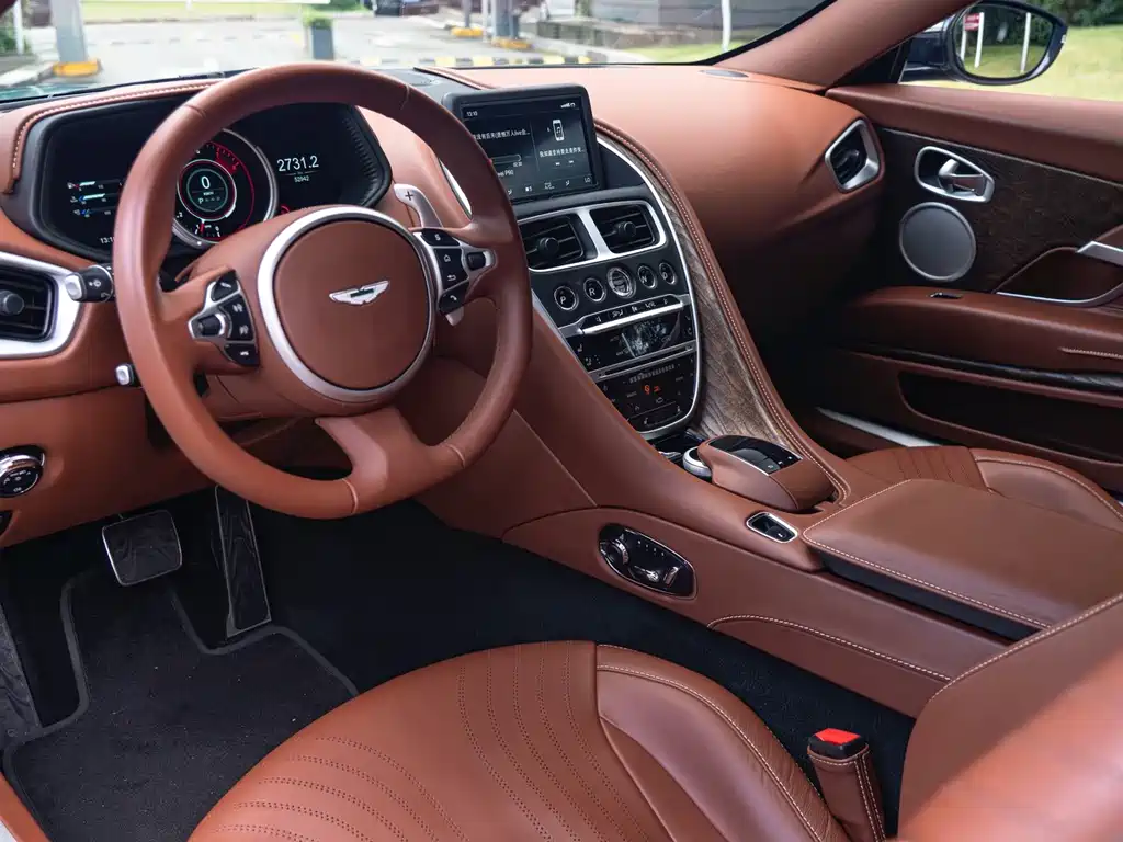 Aston Martin DB11 — миниатюра 6