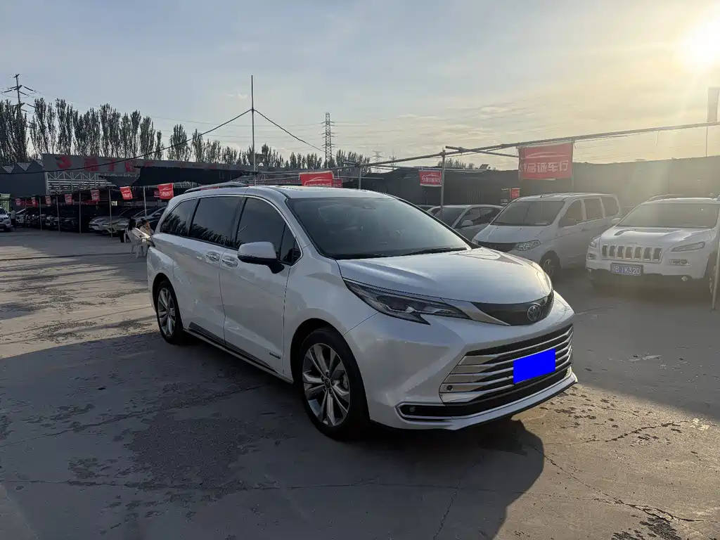 Toyota Sienna — миниатюра 3