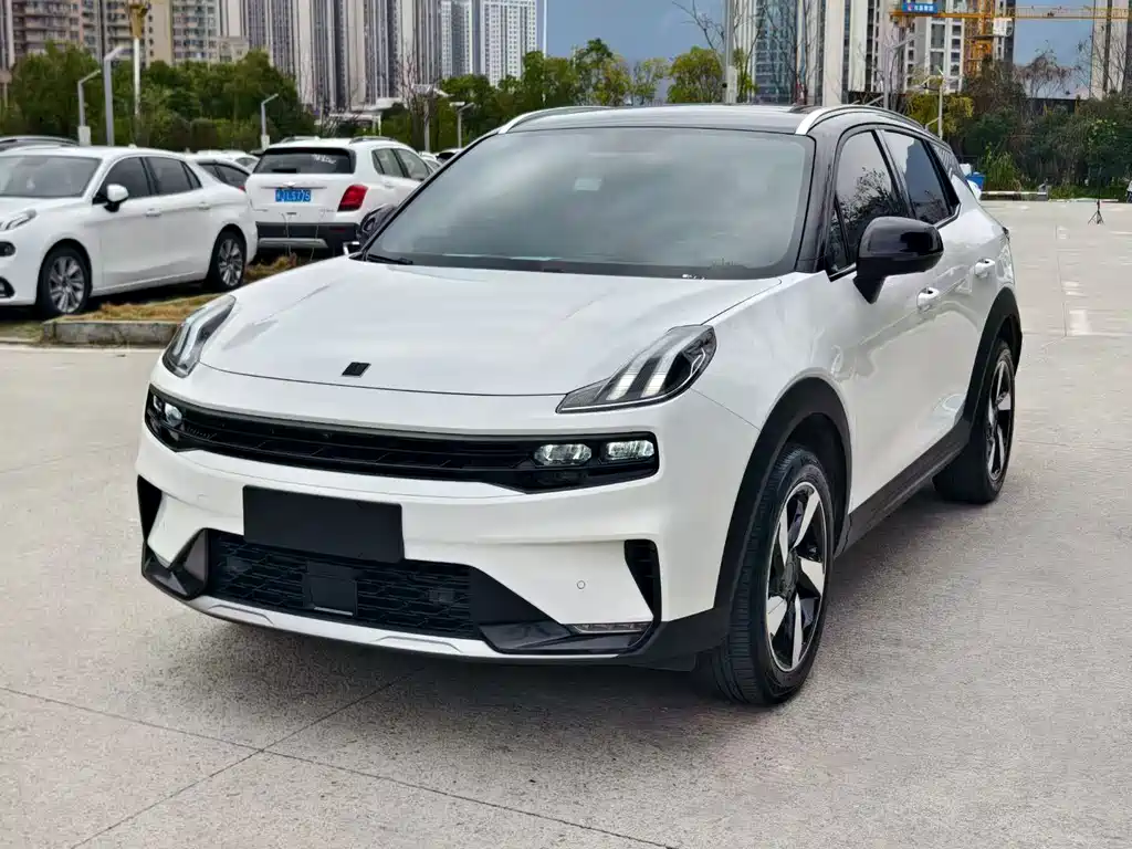 Lynk & Co 06