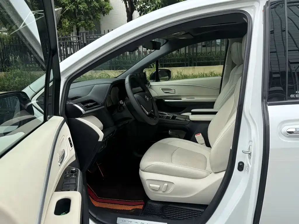 Toyota Granvia 2024 2.5L ULTRA