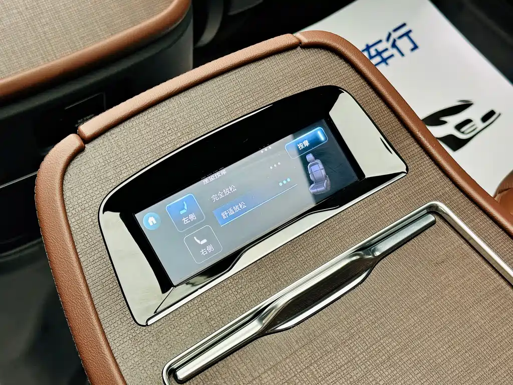 Lincoln Navigator — миниатюра 16