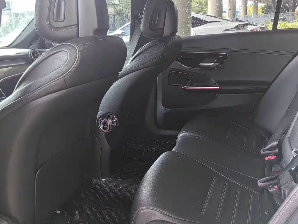 Mercedes-Benz C-Class — миниатюра 12