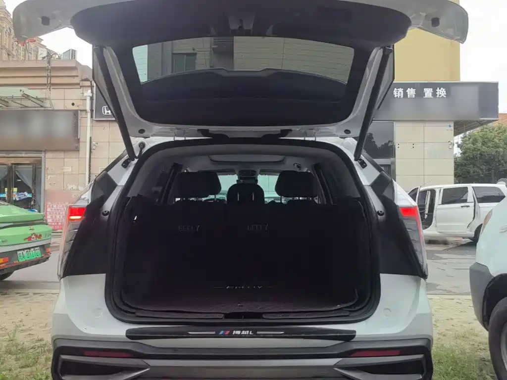 Geely Boyue L — миниатюра 19