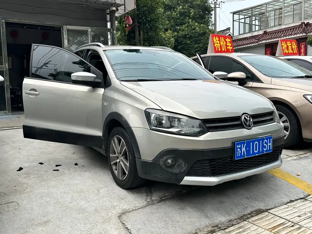 Volkswagen Polo 2014 1.6L Cross Polo AT