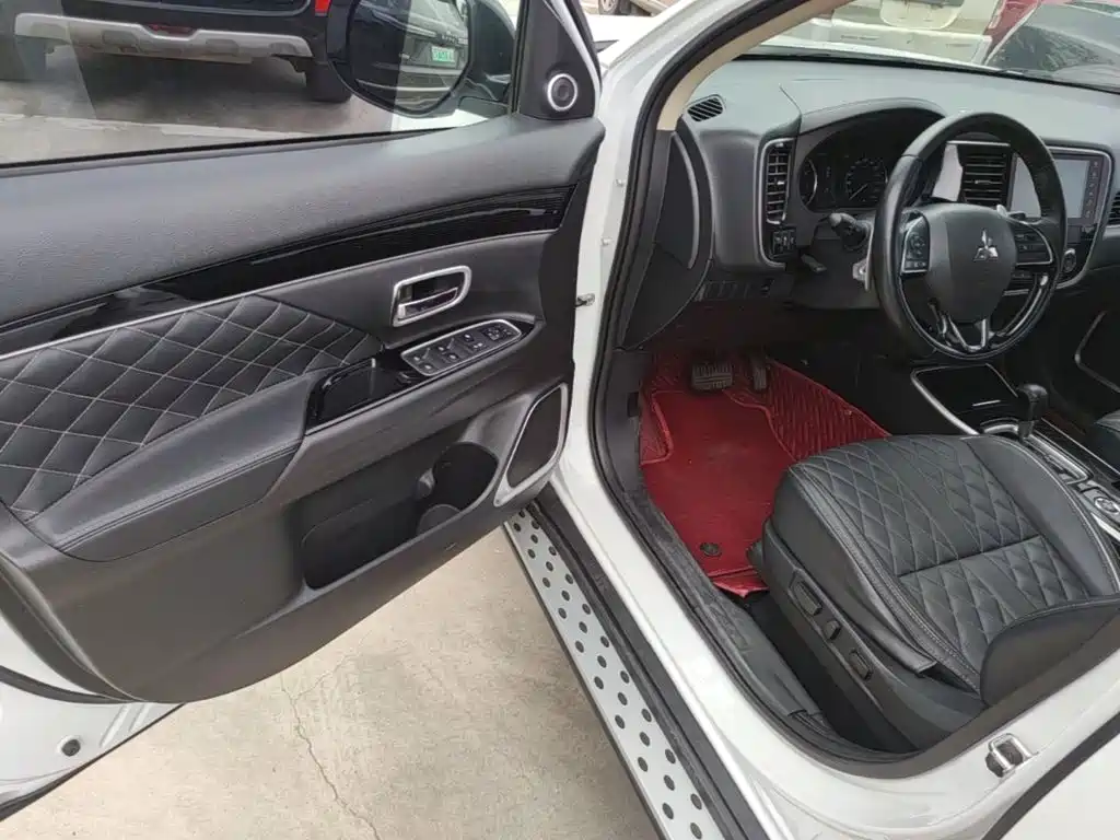 Mitsubishi Outlander — миниатюра 16