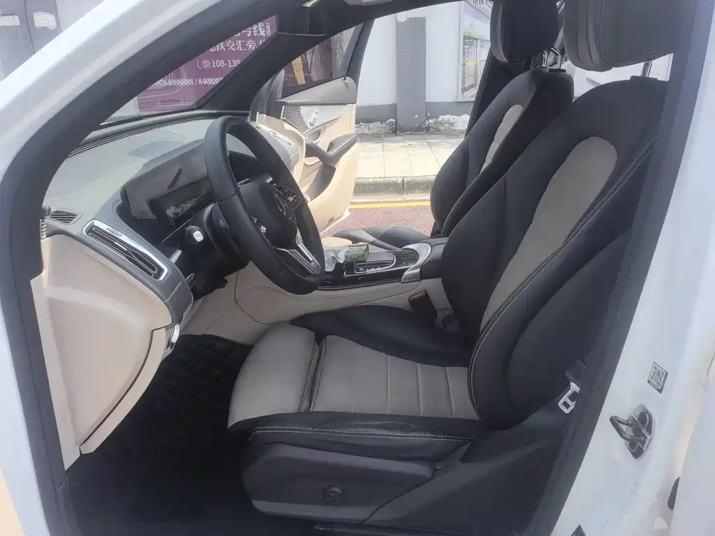 Mercedes-Benz EQC — миниатюра 15