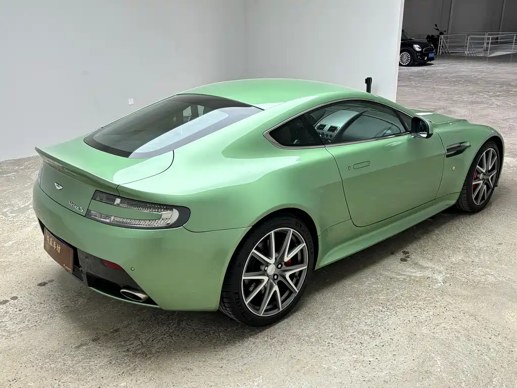 Aston Martin V8 Vantage 2012 4.7L S Coupe