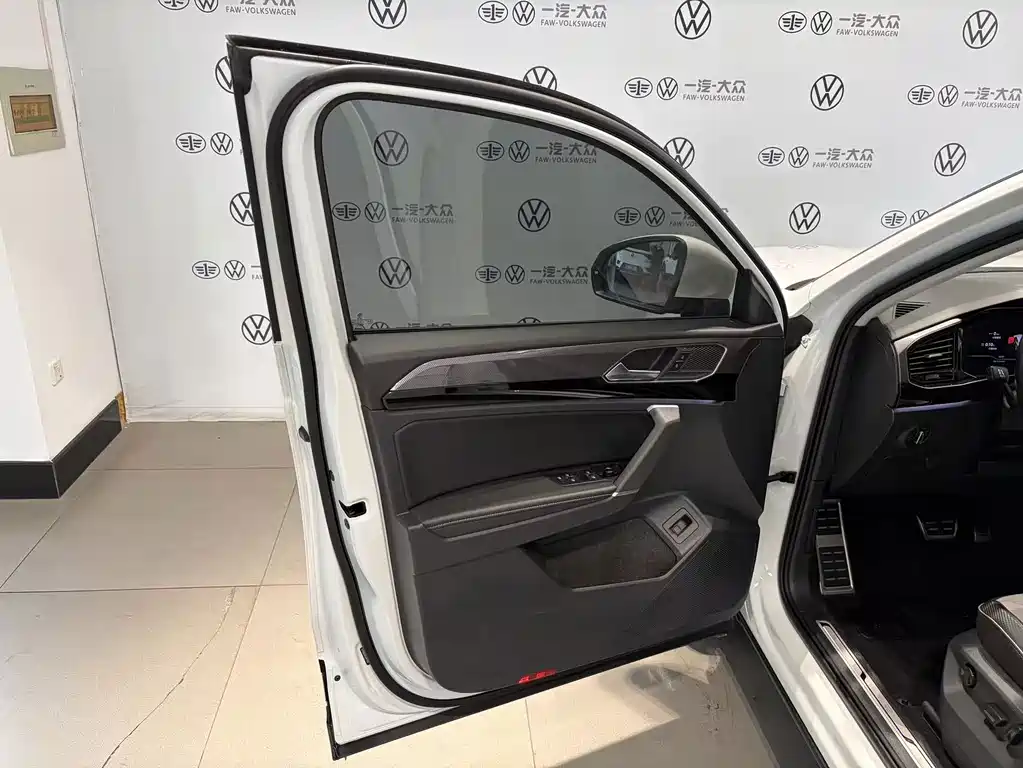 Volkswagen X — миниатюра 11