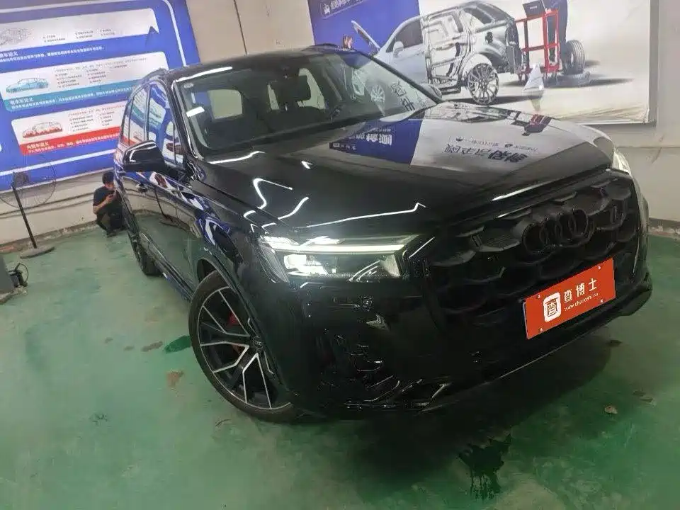 奥迪Q7 2025款 55 TFSI quattro S line黑武士型 2025
