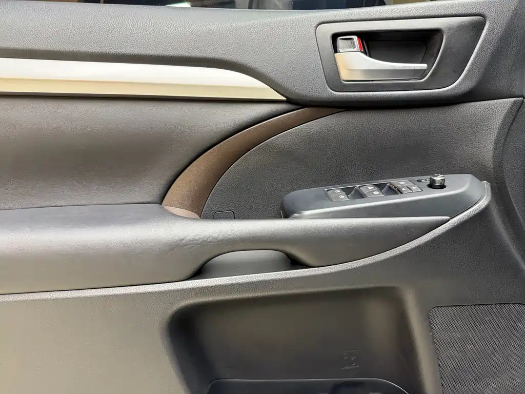 Toyota Highlander — миниатюра 13