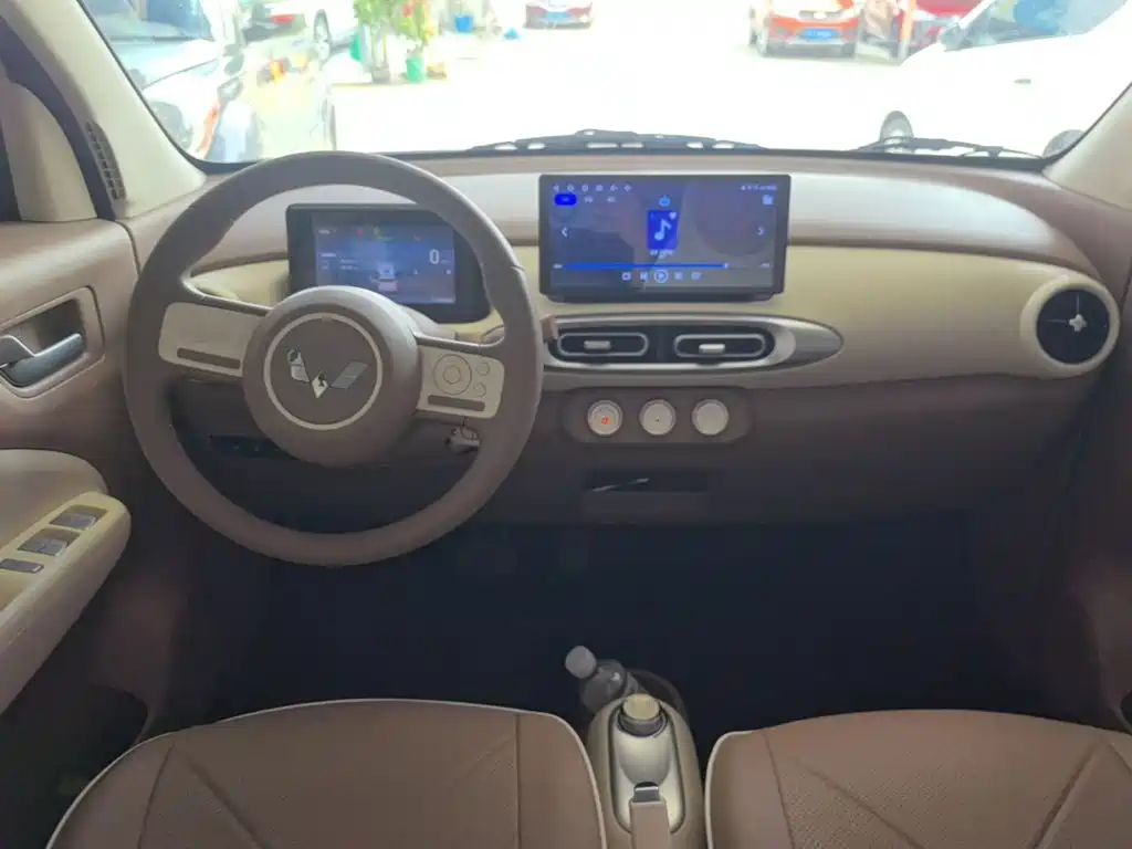 Wuling MINIEV — миниатюра 10