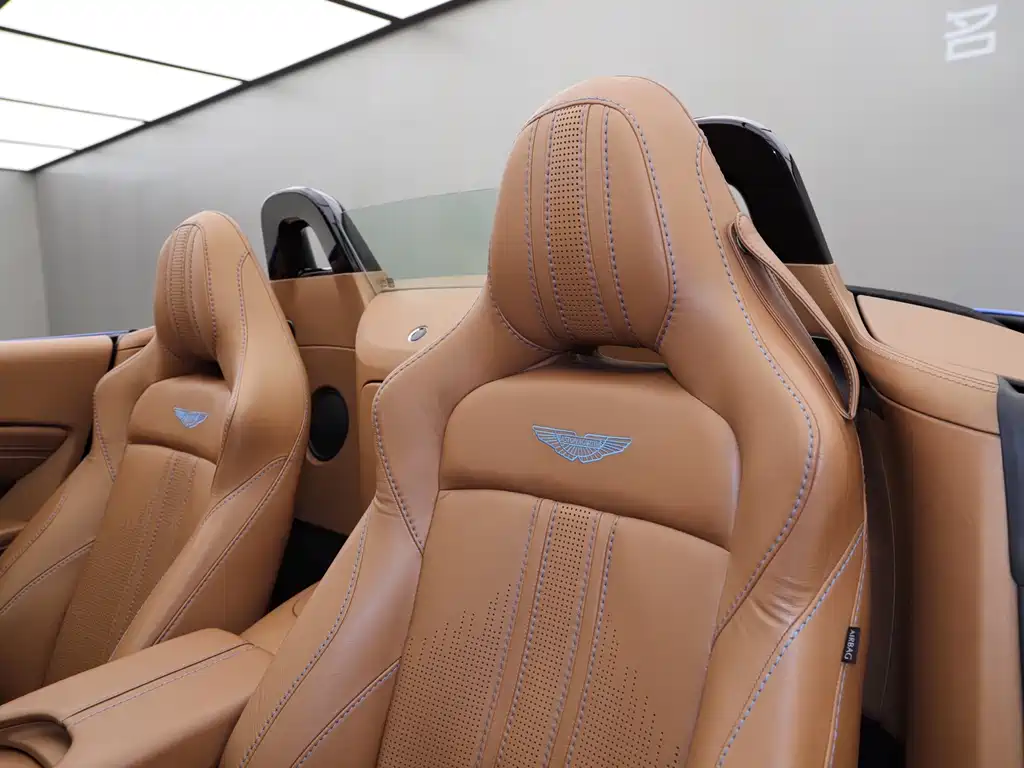 ASTON MARTIN V8 VANTAGE