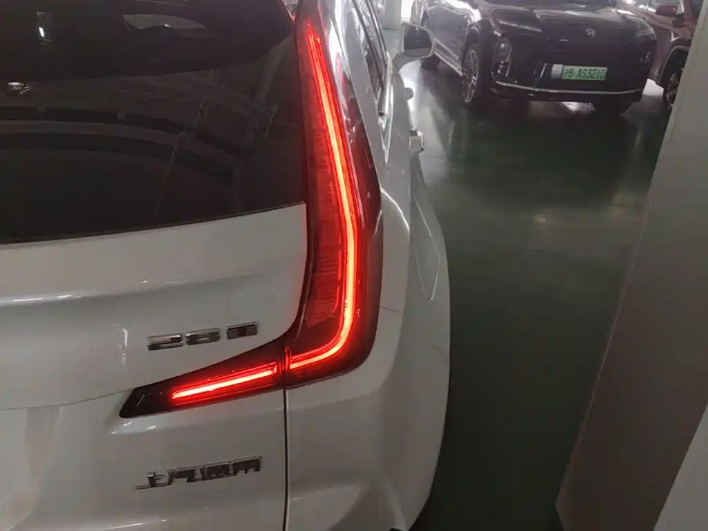 Cadillac XT4 — миниатюра 8