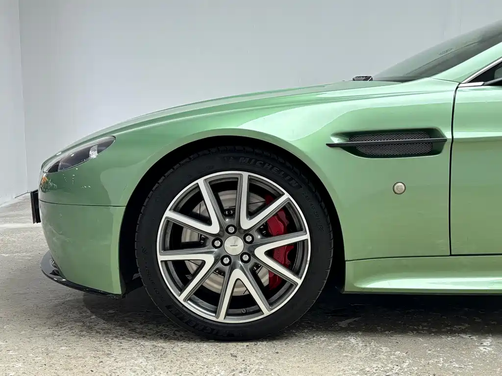 Aston Martin V8 Vantage 2012 4.7L S Coupe