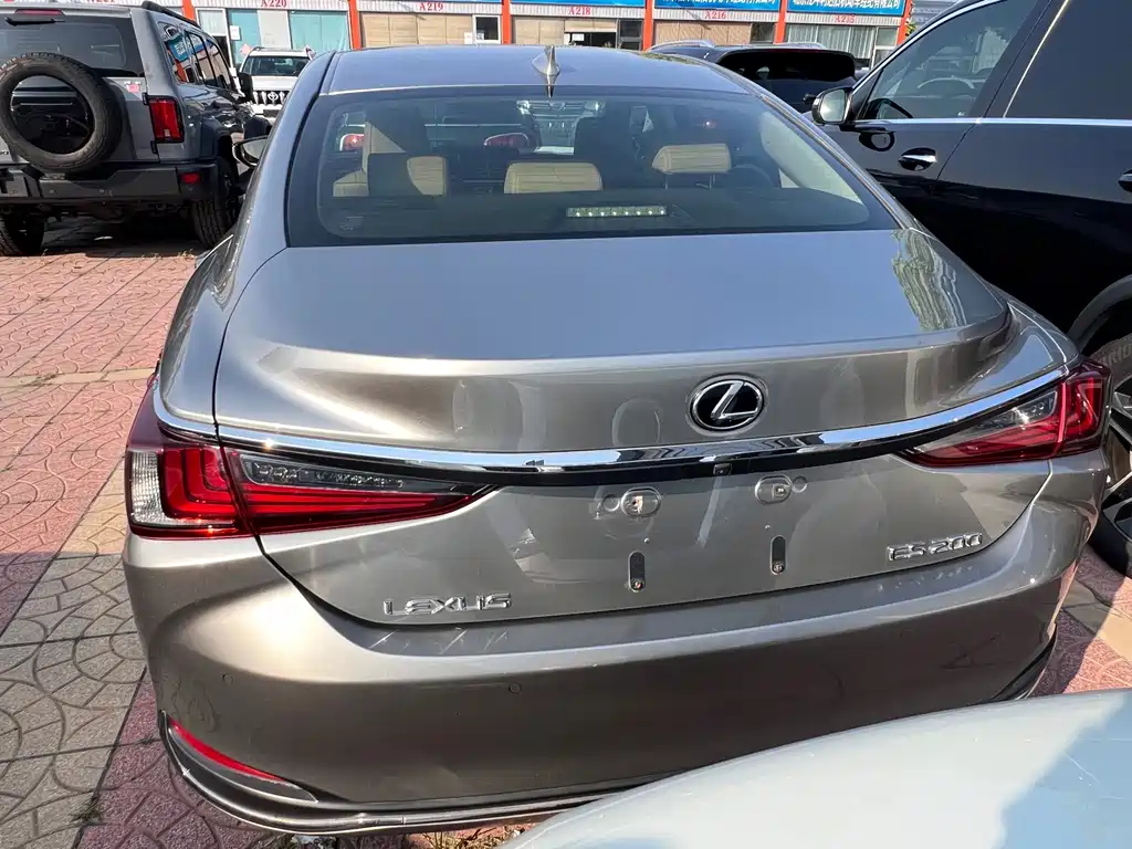 Lexus ES — миниатюра 6
