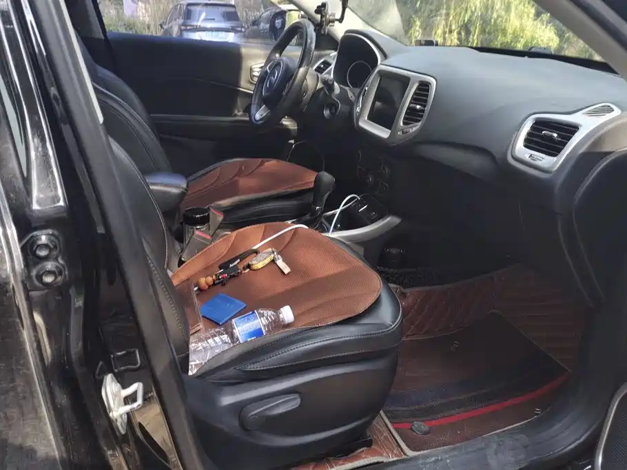 Jeep Compass — миниатюра 8