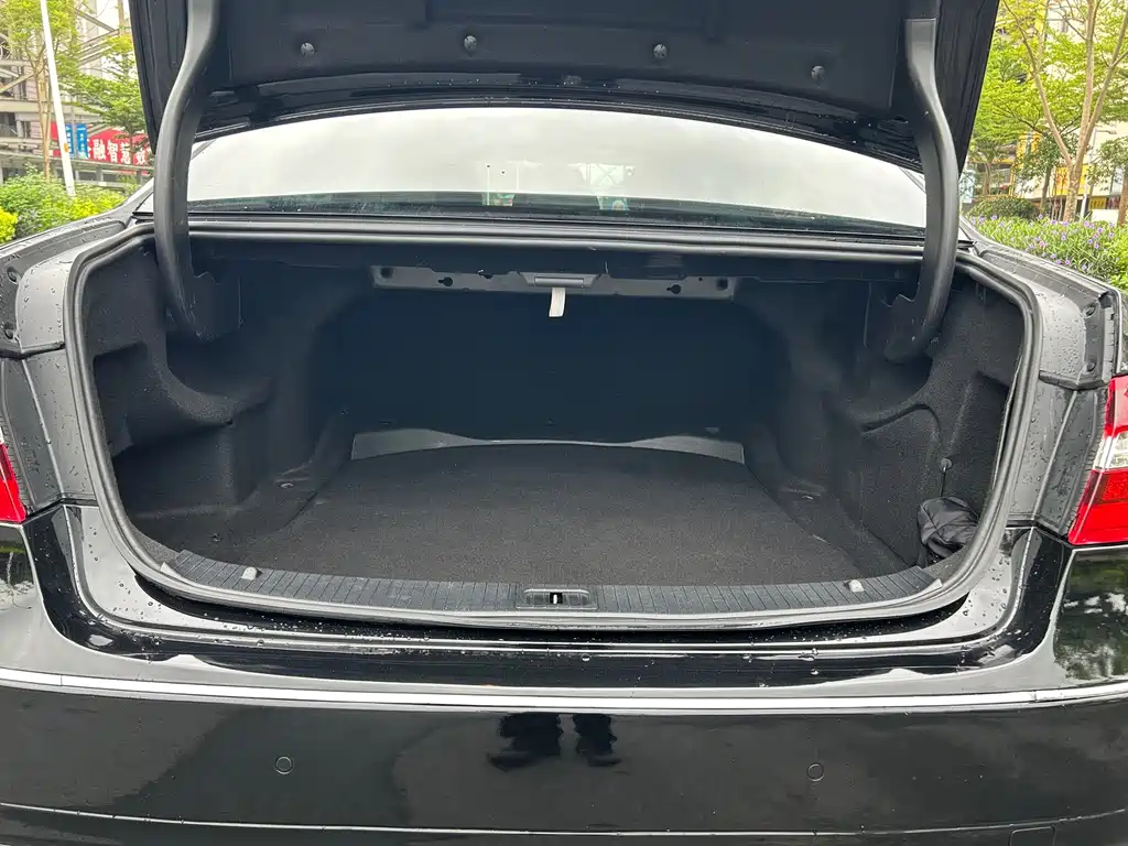 Mercedes-Benz E-Class — миниатюра 14