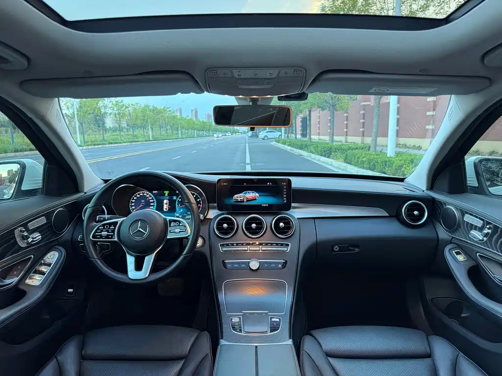 Mercedes-Benz C-Class — миниатюра 13