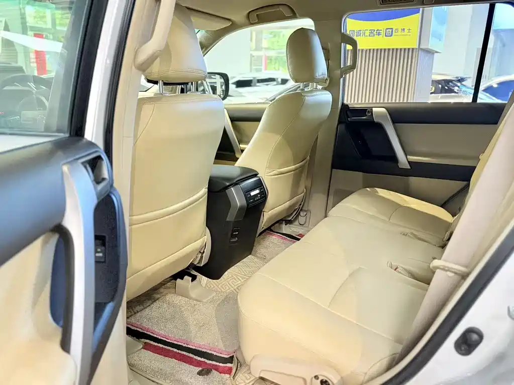 Toyota Land Cruiser Prado 2010 2.7L AT Luxury