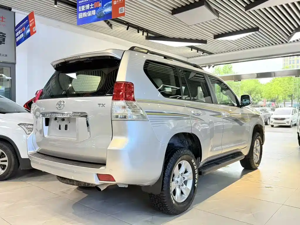 Toyota Land Cruiser Prado 2010 2.7L AT Luxury