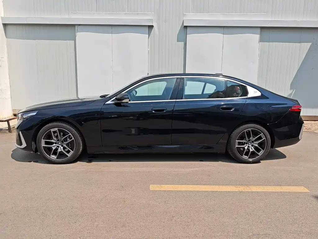 BMW i5 2024 eDrive 35L Luxury