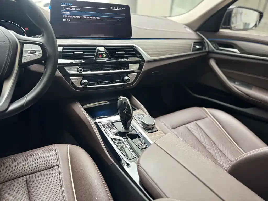 BMW 5 Series New Energy — миниатюра 11