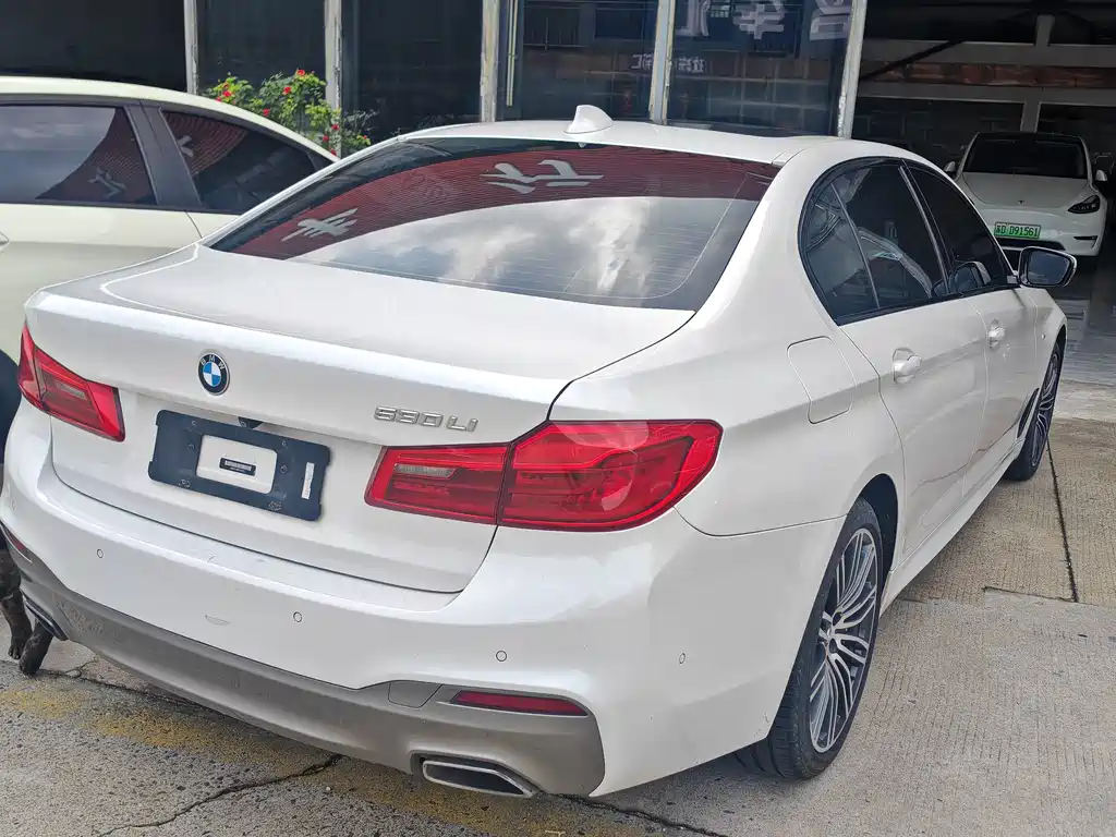 BMW 5 Series — миниатюра 2