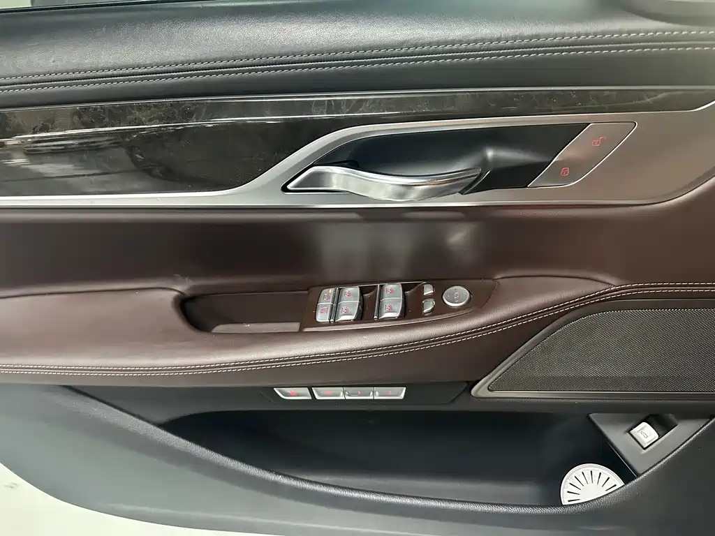 BMW 7 Series — миниатюра 16