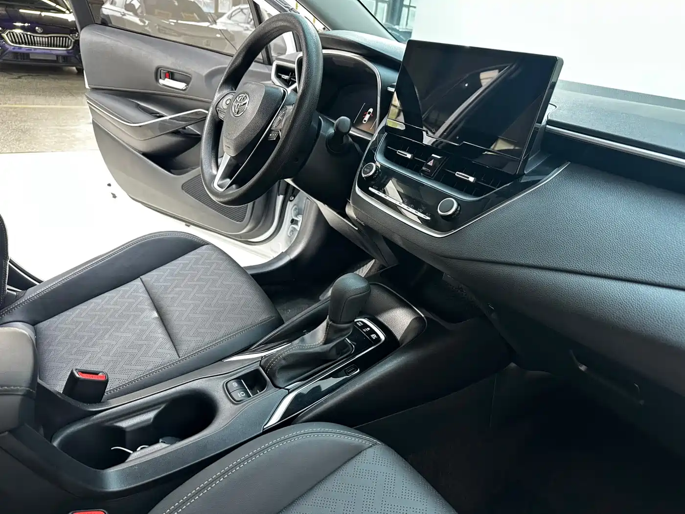 Toyota Lei Ling 2023 Белый из Китая