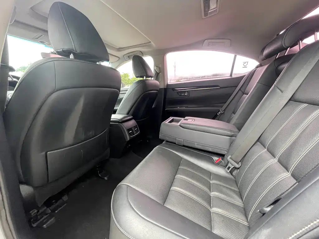 Lexus ES — миниатюра 16
