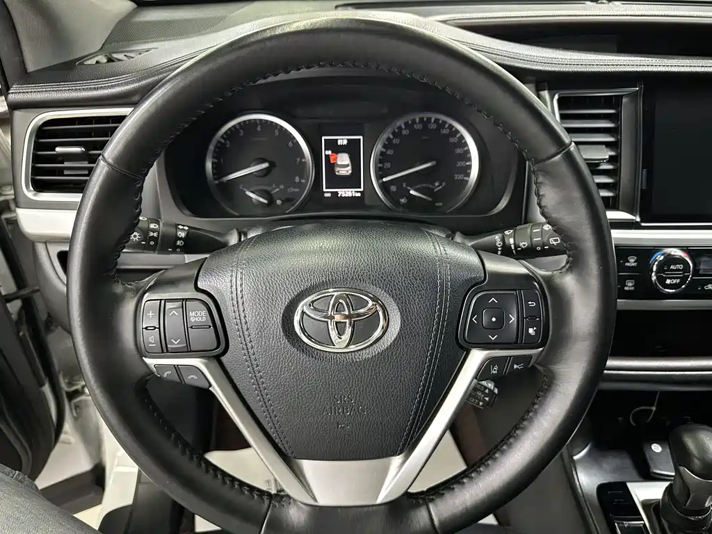 Toyota Highlander — миниатюра 9