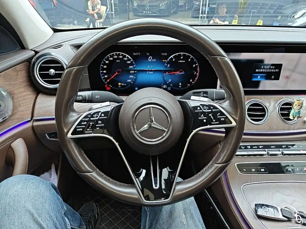 Mercedes-Benz E-Class — миниатюра 11
