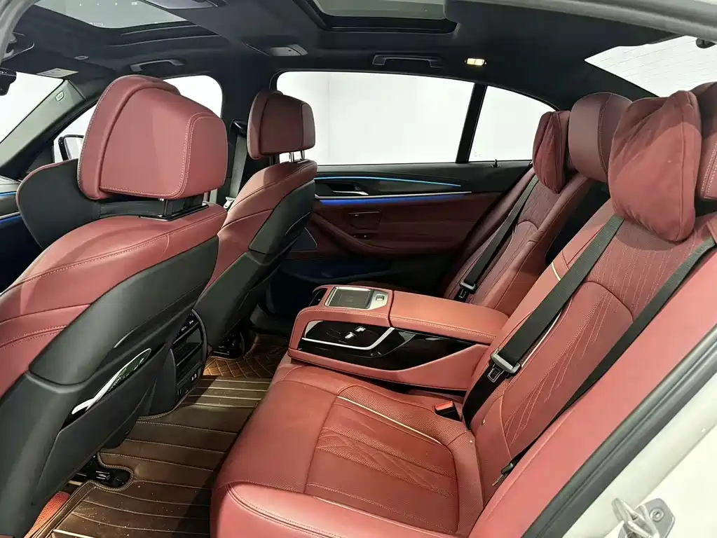 BMW 5 Series New Energy — миниатюра 7