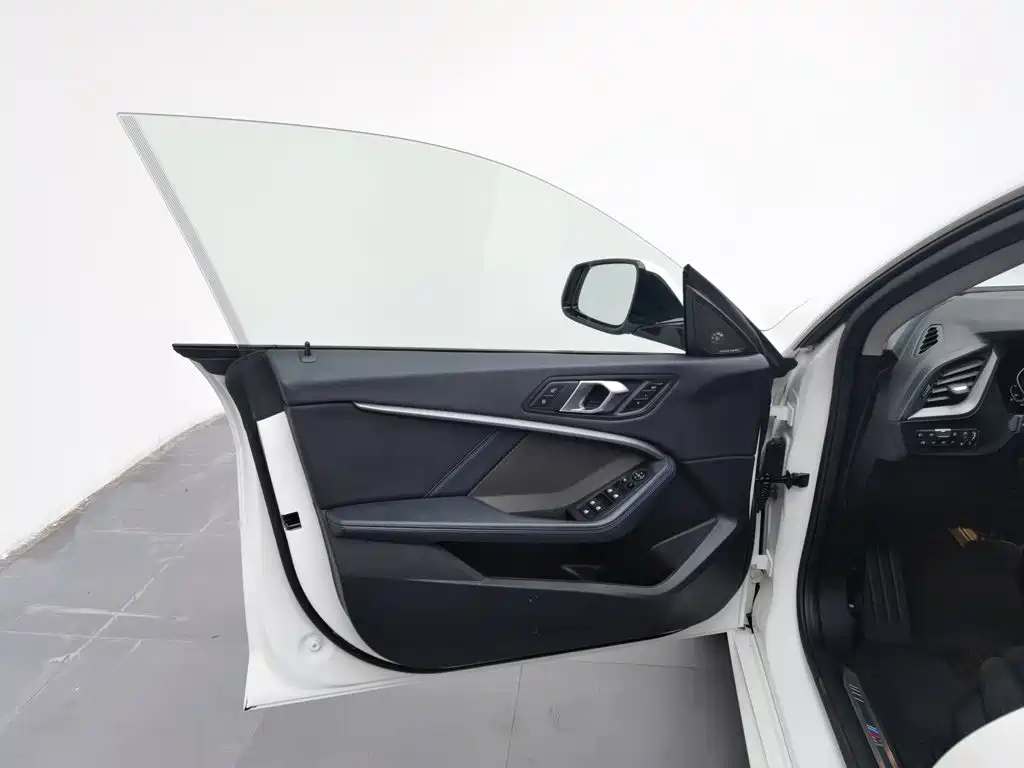 BMW 2 Series (Import) — миниатюра 8