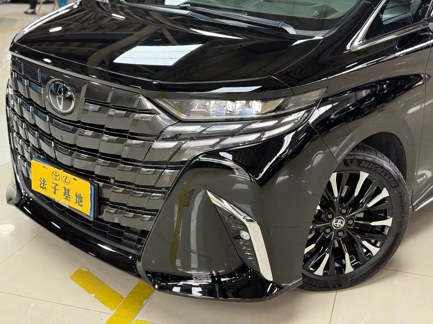 Toyota Elfa 2023 Черный из Китая