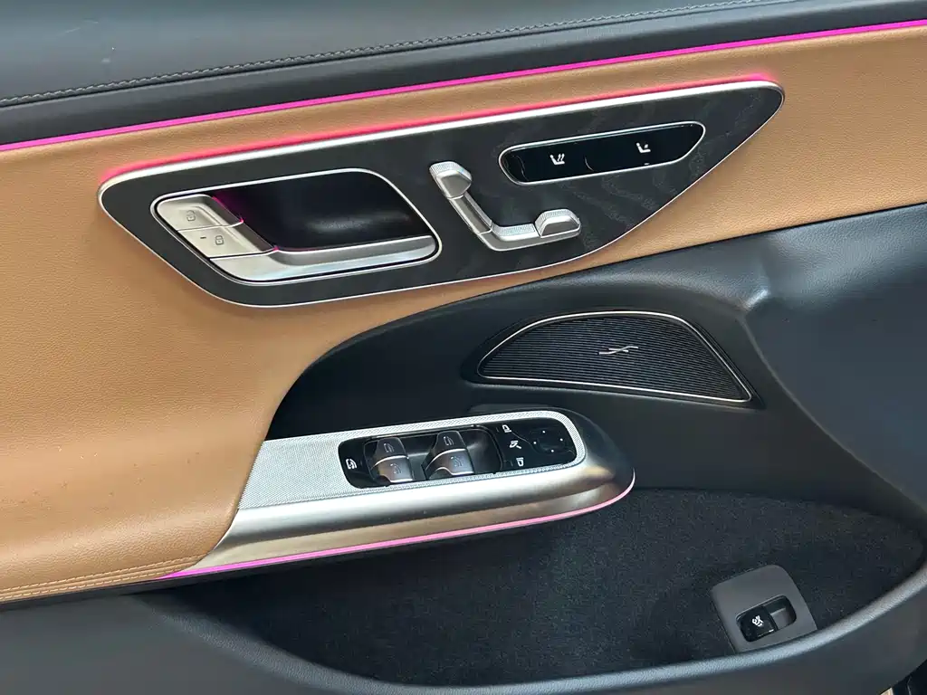 Mercedes-Benz E-Class — миниатюра 10