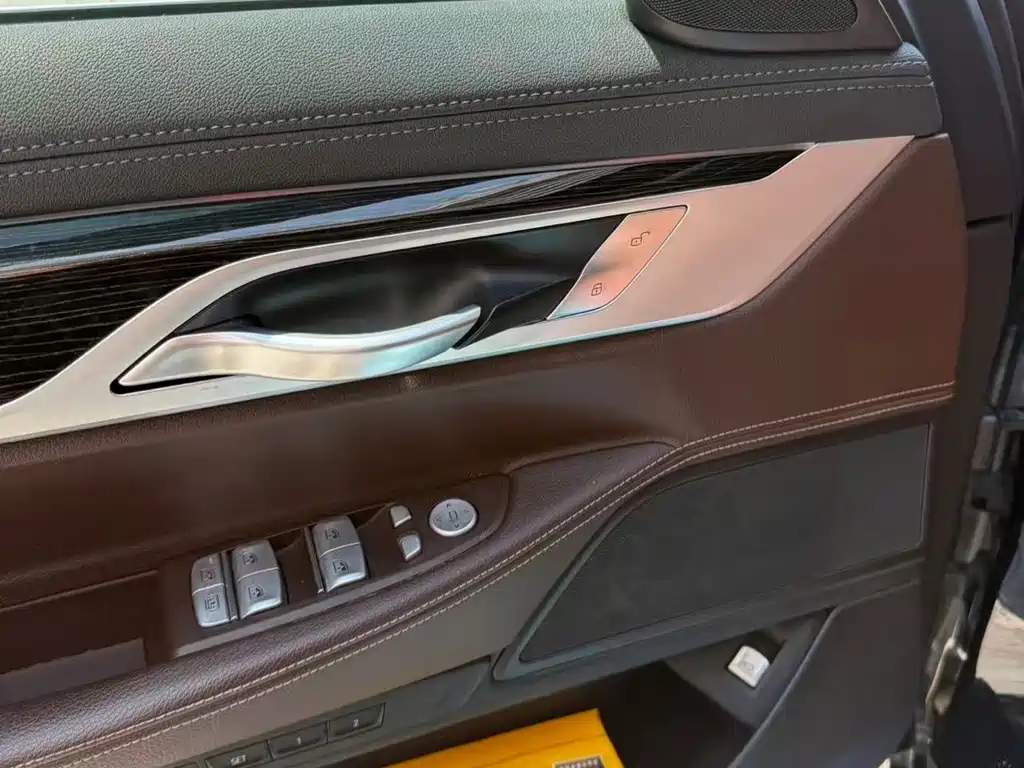 BMW 7 Series — миниатюра 3
