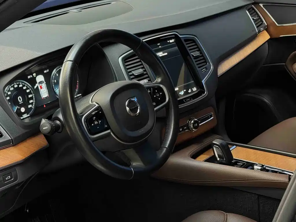 Volvo XC90 — миниатюра 8