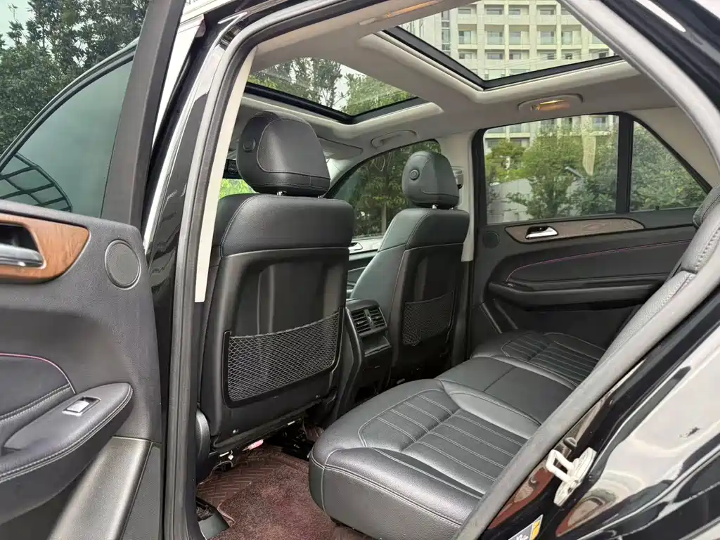 Mercedes-Benz GLE (Import) — миниатюра 25