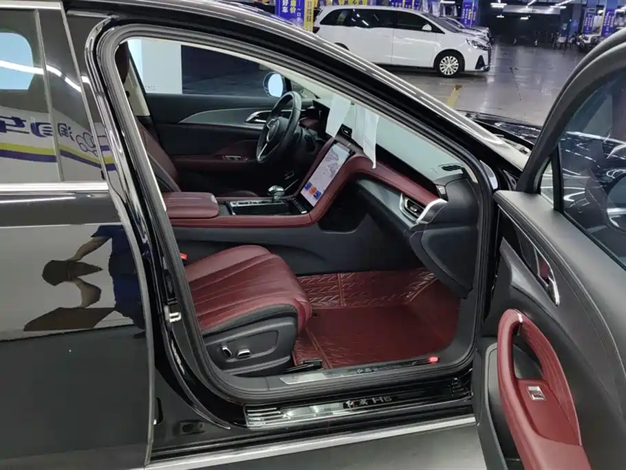 Hongqi H5 2023 2.0T AT