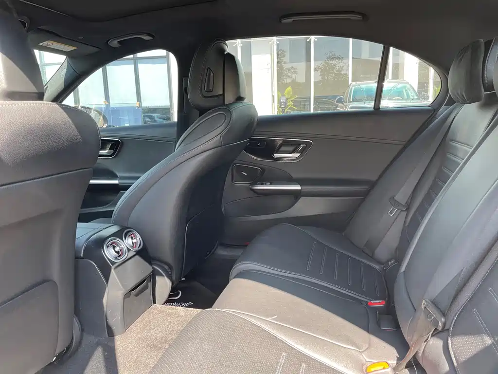 Mercedes-Benz C-Class — миниатюра 8