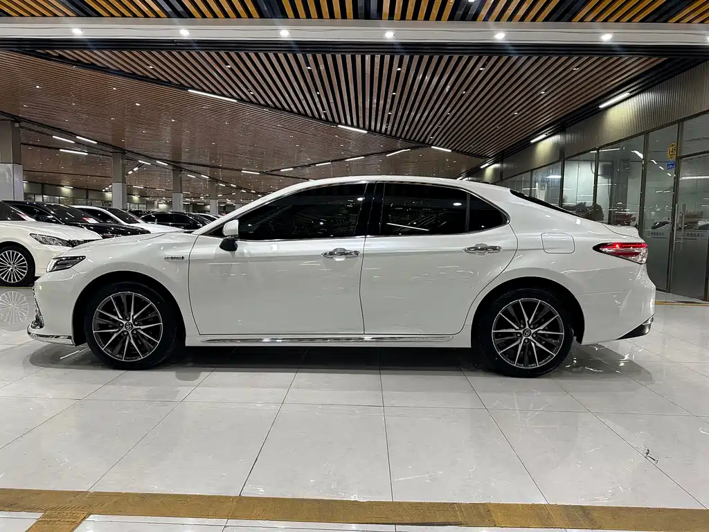 Toyota Camry — миниатюра 24