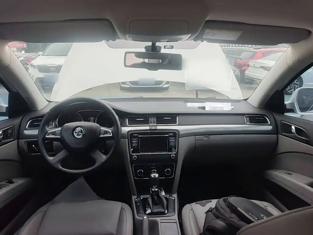 Skoda Superb — миниатюра 10