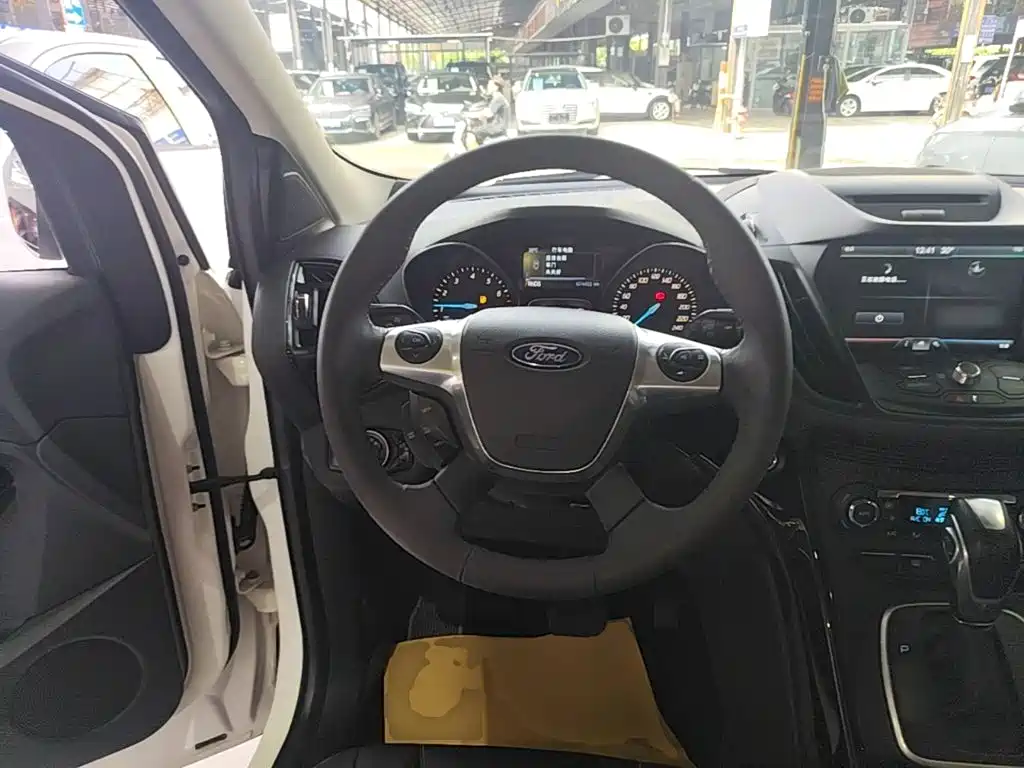 Ford Kuga — миниатюра 11