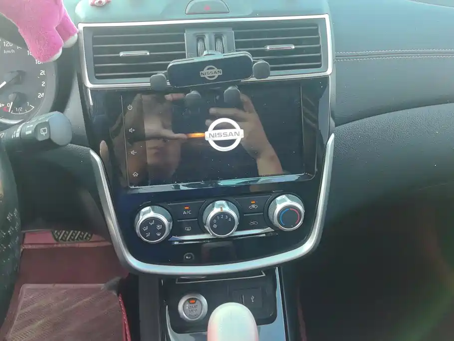 Nissan Tiida — миниатюра 13