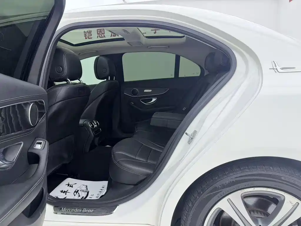 Mercedes-Benz C-Class — миниатюра 6