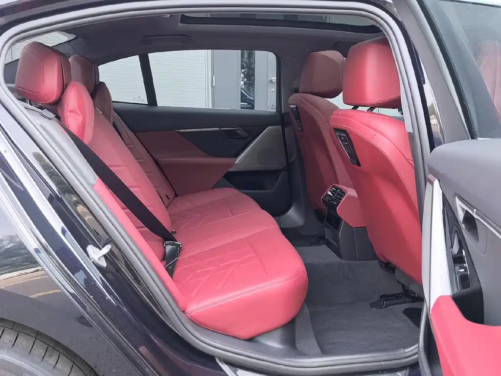 BMW i5 — миниатюра 11