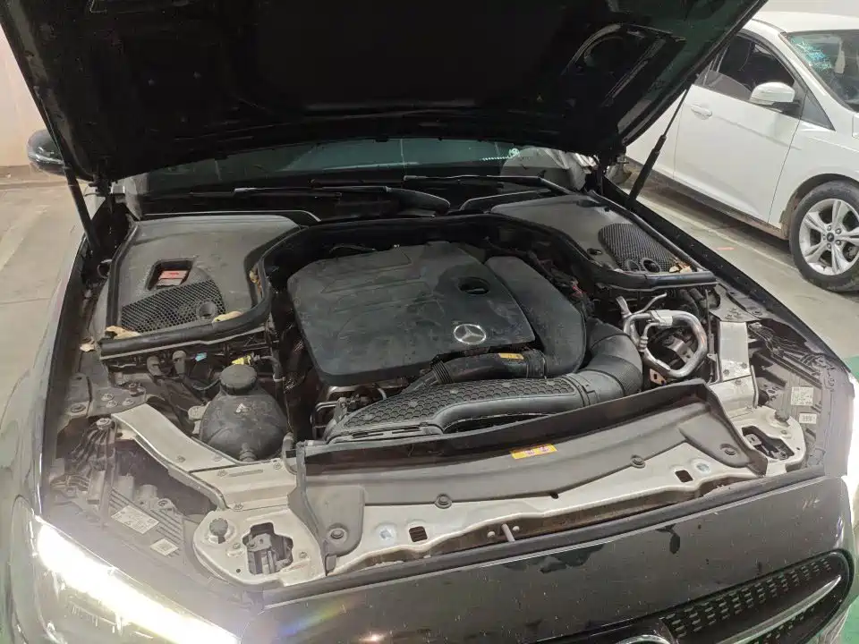 Mercedes-Benz E-Class — миниатюра 11