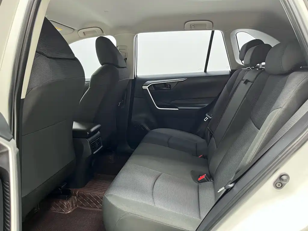 Toyota RAV4 — миниатюра 5
